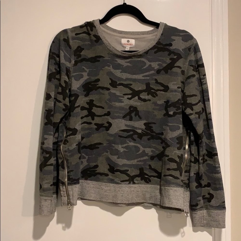 Sundry camo sweatshirt
